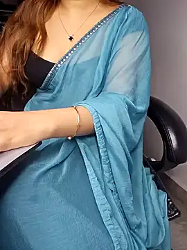 Snapshot of aliyaah_singh chatting on 01/20/25, 10:48 aliyaah singh online show from 01/20/25, 10:48