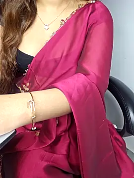 Snapshot of aliyaah_singh chatting on 03/03/25, 08:32 aliyaah singh online show from 03/03/25, 08:32