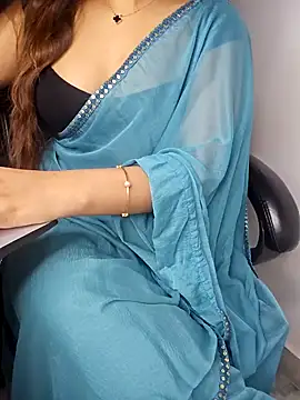 Snapshot of aliyaah_singh chatting on 03/05/25, 08:42 aliyaah singh online show from 03/05/25, 08:42