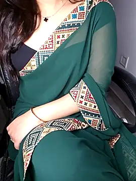 Snapshot of aliyaah_singh chatting on 10/15/25, 05:24 aliyaah singh online show from 10/15/25, 05:24