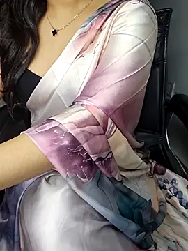 Snapshot of aliyaah_singh chatting on 10/16/25, 05:47 aliyaah singh online show from 10/16/25, 05:47