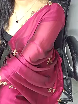 Snapshot of aliyaah_singh chatting on 06/19/26, 06:01 aliyaah singh online show from 06/19/26, 06:01