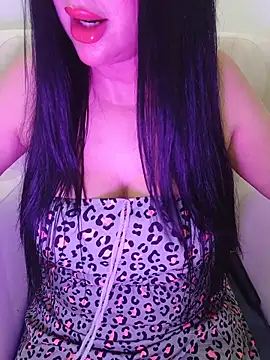 Snapshot of Queen_sousou chatting on 06/20/26, 07:05 Queen sousou online show from 06/20/26, 07:05
