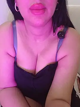 Snapshot of Queen_sousou chatting on 07/19/26, 10:35 Queen sousou online show from 07/19/26, 10:35