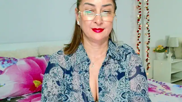Snapshot of Tyana40 chatting on 05/15/26, 11:01 Tyana40 online show from 05/15/26, 11:01