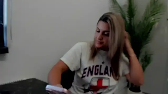 NicolePlay online show from 05/30/26, 03:25