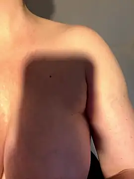 Snapshot of FemDom_RubyKnightXXO chatting on 01/15/26, 03:16 FemDom RubyKnightXXO online show from 01/15/26, 03:16