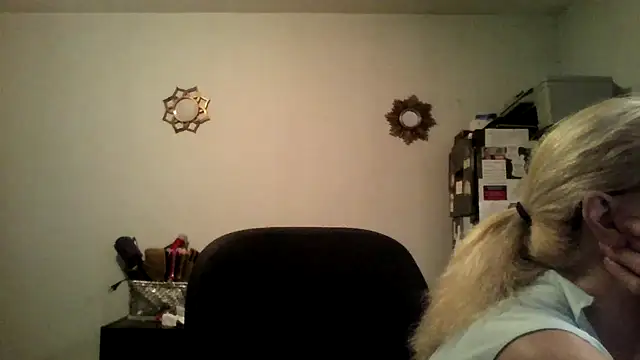 XTRAHORNYONE online show from 10/17/25, 07:27