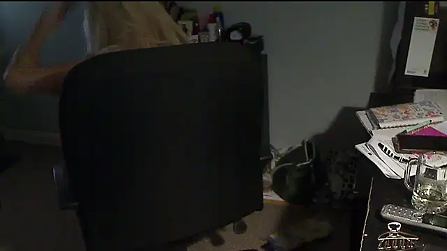 XTRAHORNYONE online show from 11/21/25, 03:38