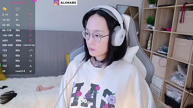 aliiiiiina online show from 02/24/25, 05:54