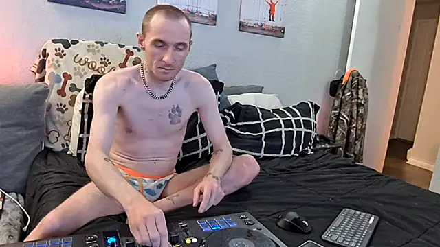 Snapshot of pyrowuff chatting on 02/02/26, 03:16 pyrowuff online show from 02/02/26, 03:16