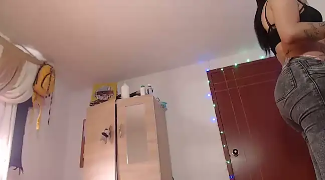 Snapshot of MARIANAWEED chatting on 02/16/25, 04:21 MARIANAWEED online show from 02/16/25, 04:21