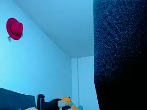 Snapshot of MARIANAWEED chatting on 10/15/25, 02:22 MARIANAWEED online show from 10/15/25, 02:22