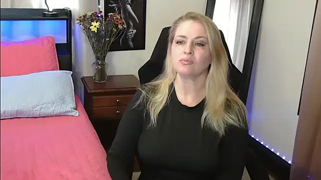 HollieBim online show from 12/05/24, 03:06