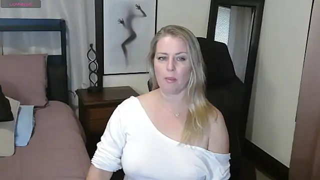 HollieBim online show from 09/29/25, 01:38