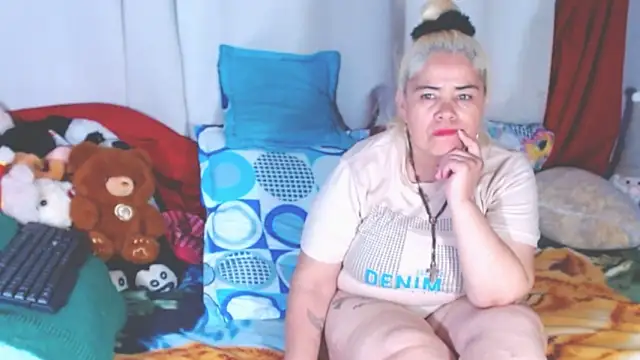 estrellita fugaz16x online show from 11/28/25, 03:31