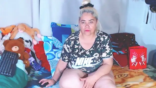 estrellita fugaz16x online show from 12/16/25, 03:11