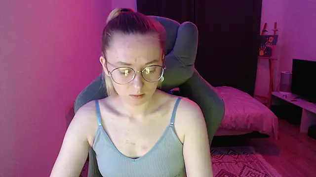 AnabelFrel online show from 12/04/25, 01:26