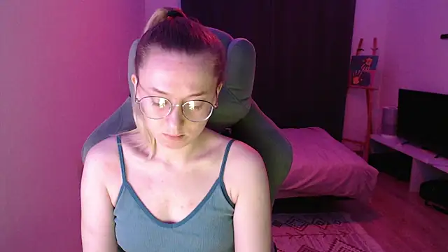 AnabelFrel online show from 12/18/25, 01:11