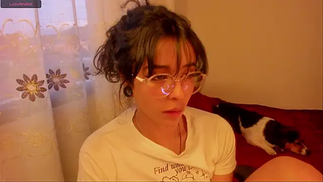 Snapshot of aluna_0310 chatting on 12/16/24, 10:56 aluna 0310 online show from 12/16/24, 10:56