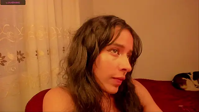 Snapshot of aluna_0310 chatting on 12/18/24, 11:30 aluna 0310 online show from 12/18/24, 11:30