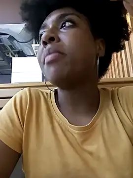 Snapshot of thaimy_ chatting on 01/22/25, 10:05 thaimy online show from 01/22/25, 10:05