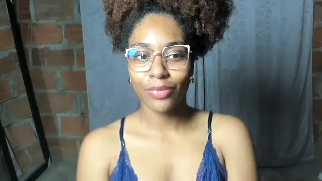 Snapshot of thaimy_ chatting on 05/28/26, 02:31 thaimy online show from 05/28/26, 02:31
