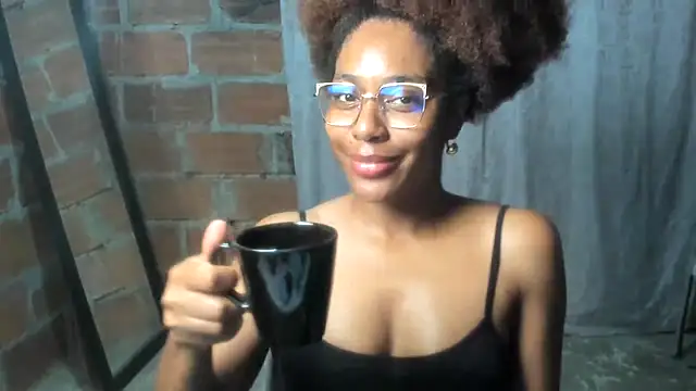 Snapshot of thaimy_ chatting on 06/11/26, 01:49 thaimy online show from 06/11/26, 01:49