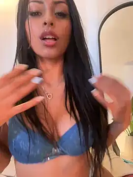 Snapshot of sweetAli_ chatting on 02/01/25, 04:00 sweetAli  online show from 02/01/25, 04:00