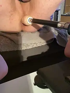 Snapshot of Vlad200472 chatting on 12/20/25, 10:17 Vlad200472 online show from 12/20/25, 10:17