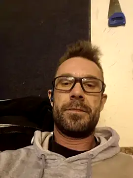 Mick8711 online show from 12/19/25, 02:57