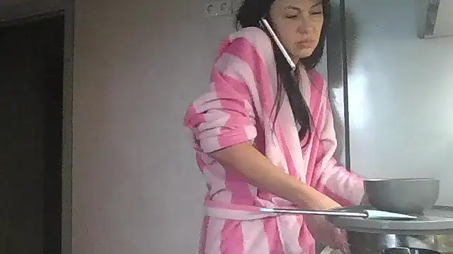 JulianaGold1 online show from 02/04/25, 11:27