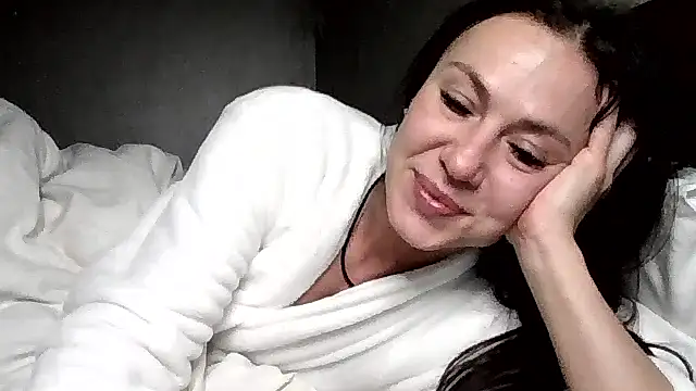 JulianaGold1 online show from 12/22/25, 11:13