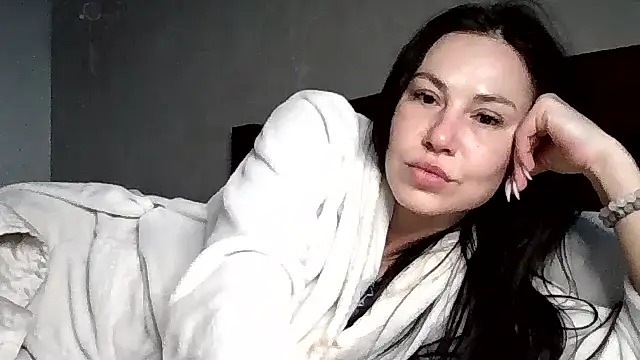JulianaGold1 online show from 01/14/26, 06:41