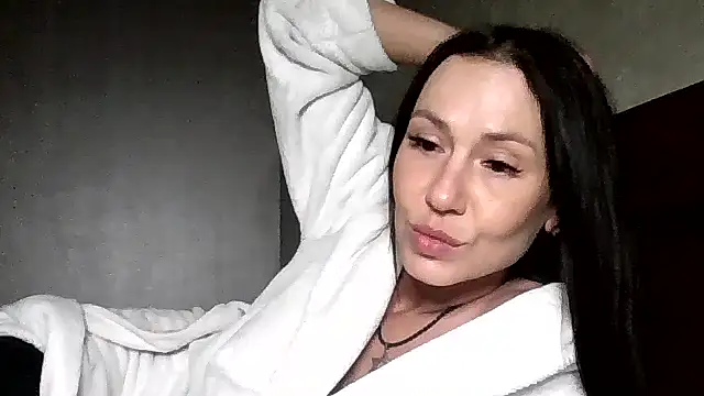 JulianaGold1 online show from 04/19/26, 06:43