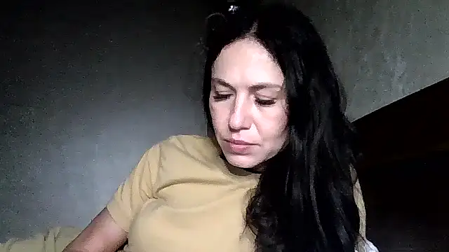 Snapshot of JulianaGold1 chatting on 04/25/26, 09:23 JulianaGold1 online show from 04/25/26, 09:23