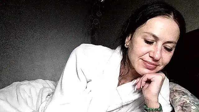 Snapshot of JulianaGold1 chatting on 05/19/26, 09:21 JulianaGold1 online show from 05/19/26, 09:21