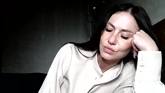 Snapshot of JulianaGold1 chatting on 05/21/26, 06:37 JulianaGold1 online show from 05/21/26, 06:37