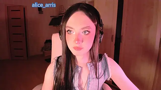 Snapshot of Alice__Aris chatting on 03/22/26, 05:49 Alice Aris online show from 03/22/26, 05:49