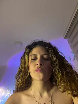Snapshot of alana15 chatting on 12/26/24, 12:25 alana15 online show from 12/26/24, 12:25