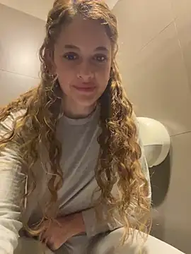Snapshot of alana15 chatting on 01/14/25, 12:35 alana15 online show from 01/14/25, 12:35