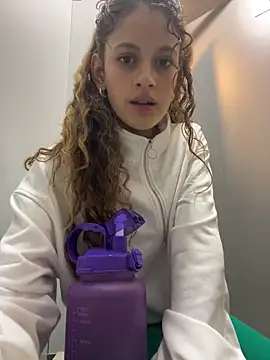 Snapshot of alana15 chatting on 01/26/25, 01:25 alana15 online show from 01/26/25, 01:25