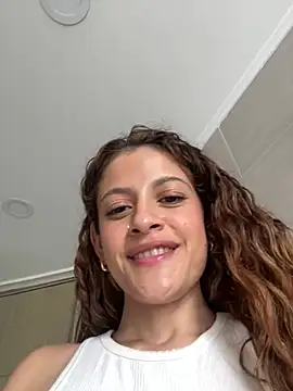 Snapshot of alana15 chatting on 02/04/25, 03:26 alana15 online show from 02/04/25, 03:26