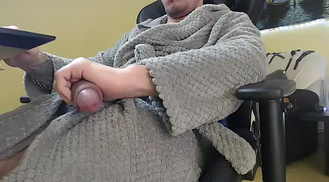 Snapshot of marioslim chatting on 02/23/25, 12:05 marioslim online show from 02/23/25, 12:05