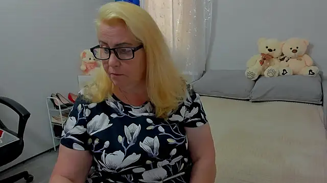 Frau Marta online show from 07/30/26, 10:36