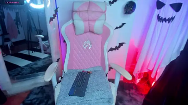 Snapshot of jenndy_lockhart chatting on 10/21/25, 03:40 jenndy lockhart online show from 10/21/25, 03:40