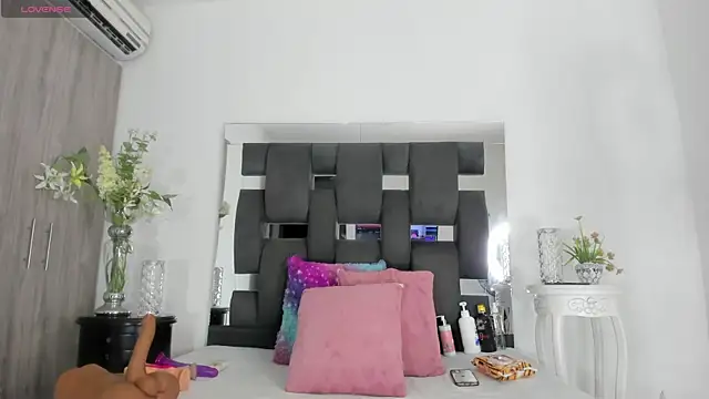 Snapshot of tanyyaa chatting on 01/11/25, 12:40 tanyyaa online show from 01/11/25, 12:40