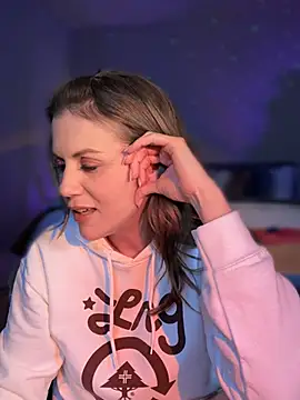 MaiseKnox online show from 12/07/24, 12:08