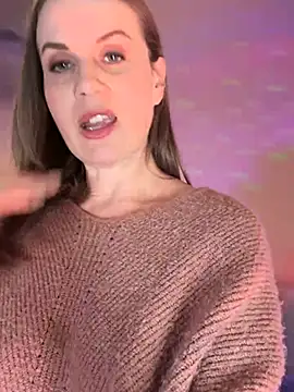 MaiseKnox online show from 12/14/24, 12:22