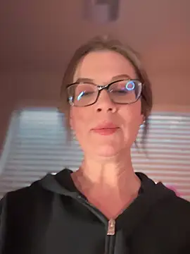 MaiseKnox online show from 01/22/25, 12:16